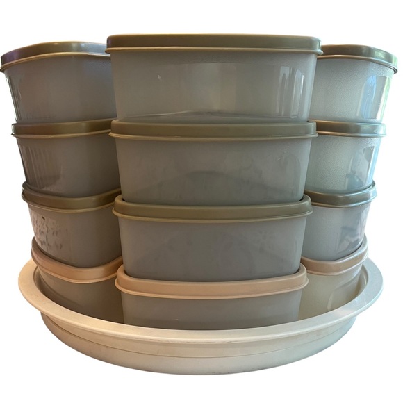 Vintage Tupperware pie slice storage containers with lids and lazy Susan - Picture 2 of 12